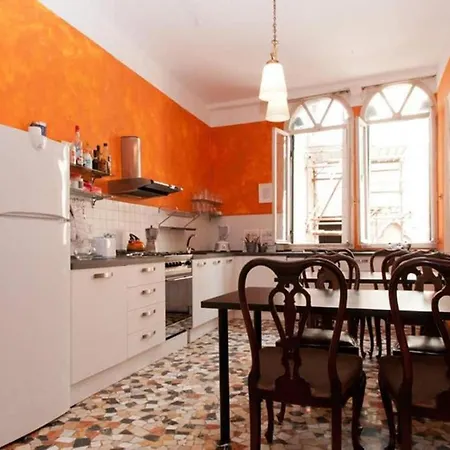 Charming Large Palazzo In Center For Up To 9 People * Venedig