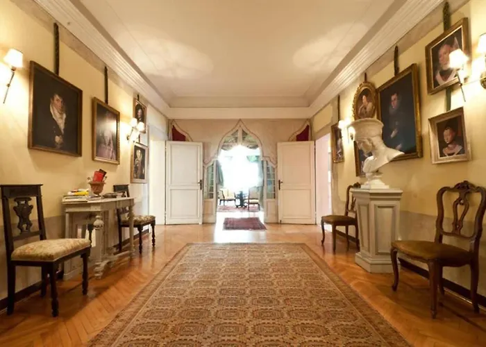 Apartment Charming Large Palazzo In Center For Up To 9 People