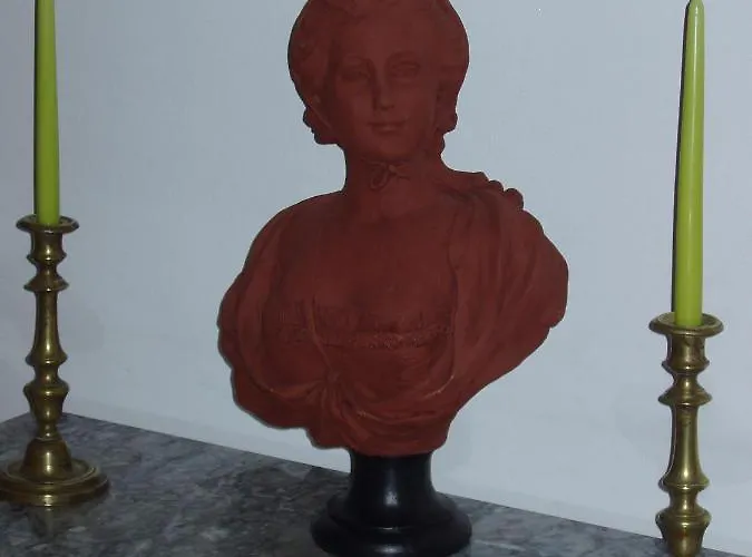 Apartment Charming Large Palazzo In Center For Up To 9 People