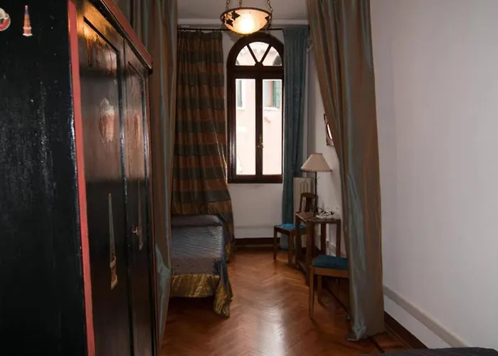 Apartment Charming Large Palazzo In Center For Up To 9 People