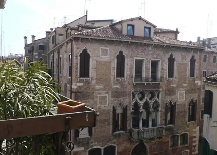 Charming Large Palazzo In Center For Up To 9 People *