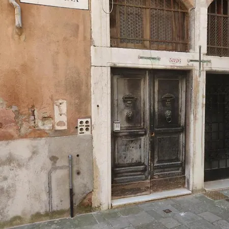 Charming Large Palazzo In Center For Up To 9 People * Venecia